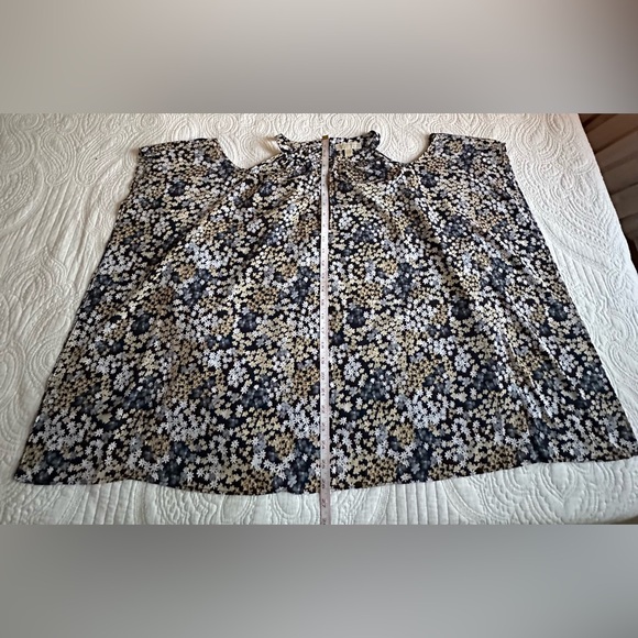 MICHAEL Michael Kors. Top cold shoulder blouse. Size OX - Picture 8 of 13